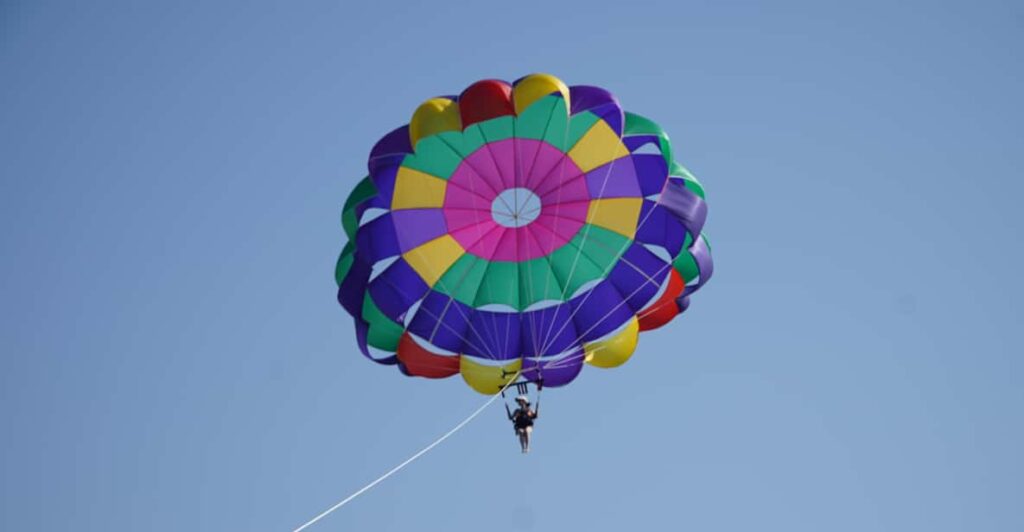 Parasailing In Dubai Marina